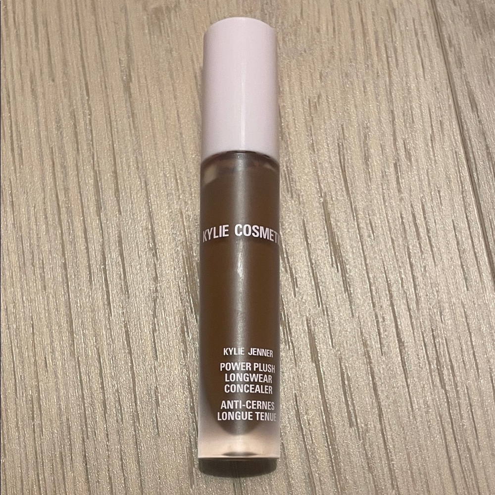 Kylie Cosmetics Power Plush Longwear Concealer in 9.5 WN